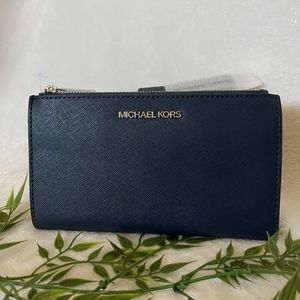 NEW MK JET SET TRAVEL LOGO DOUBLE ZIP WRISLET